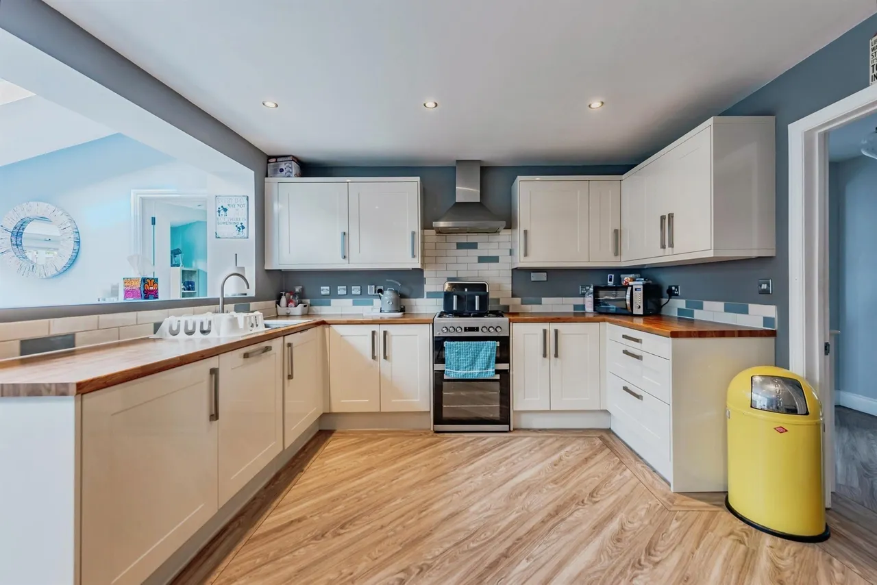 Woodland Drive, Crawley Down, RH10, photo 3