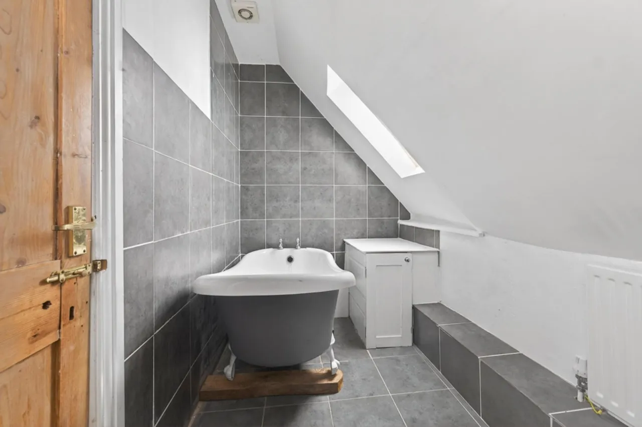 High Street, Castle Bytham, NG33, photo 12