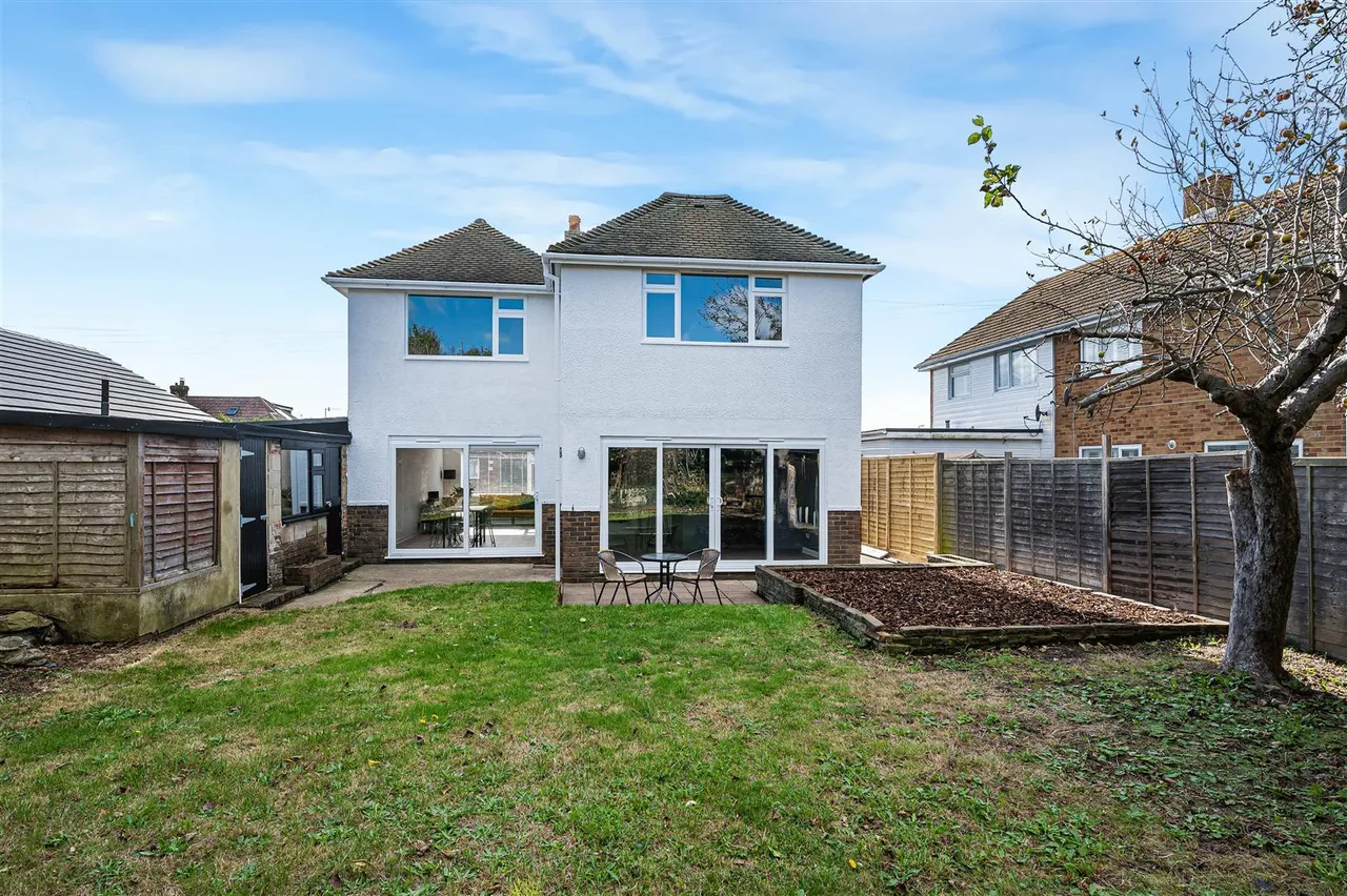 Arundel Road, Peacehaven, photo 9