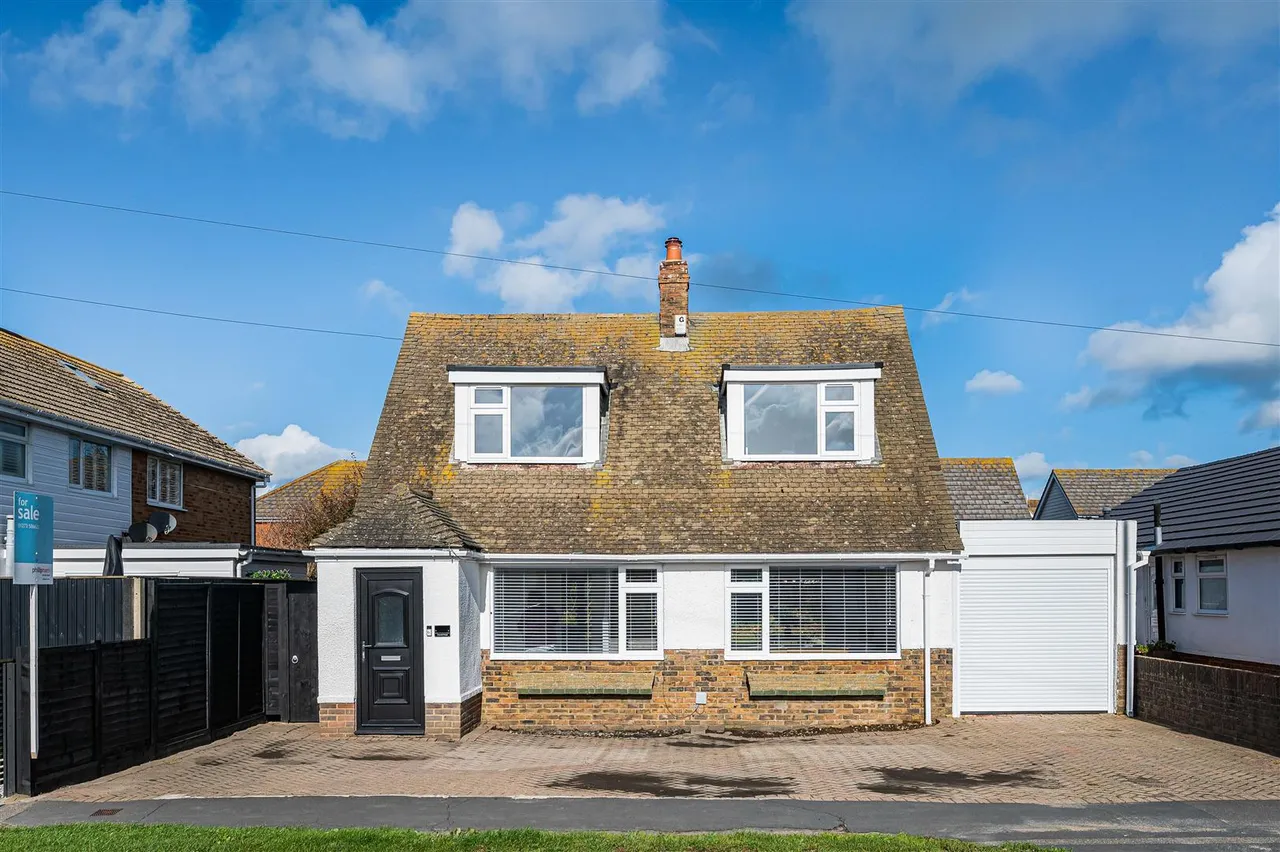 Arundel Road, Peacehaven, photo 14