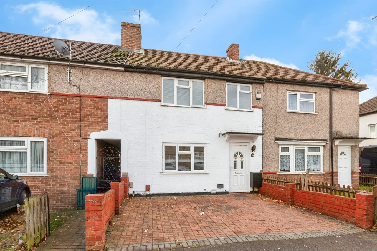 3 bed house for sale — Broadmark Road, Slough