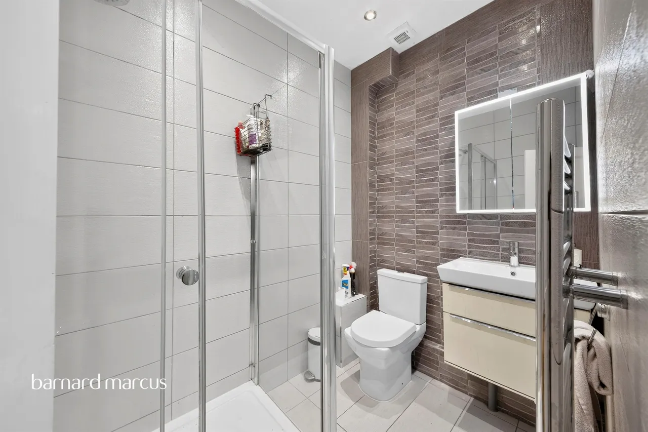 Ashurst Road, London, N12, photo 19