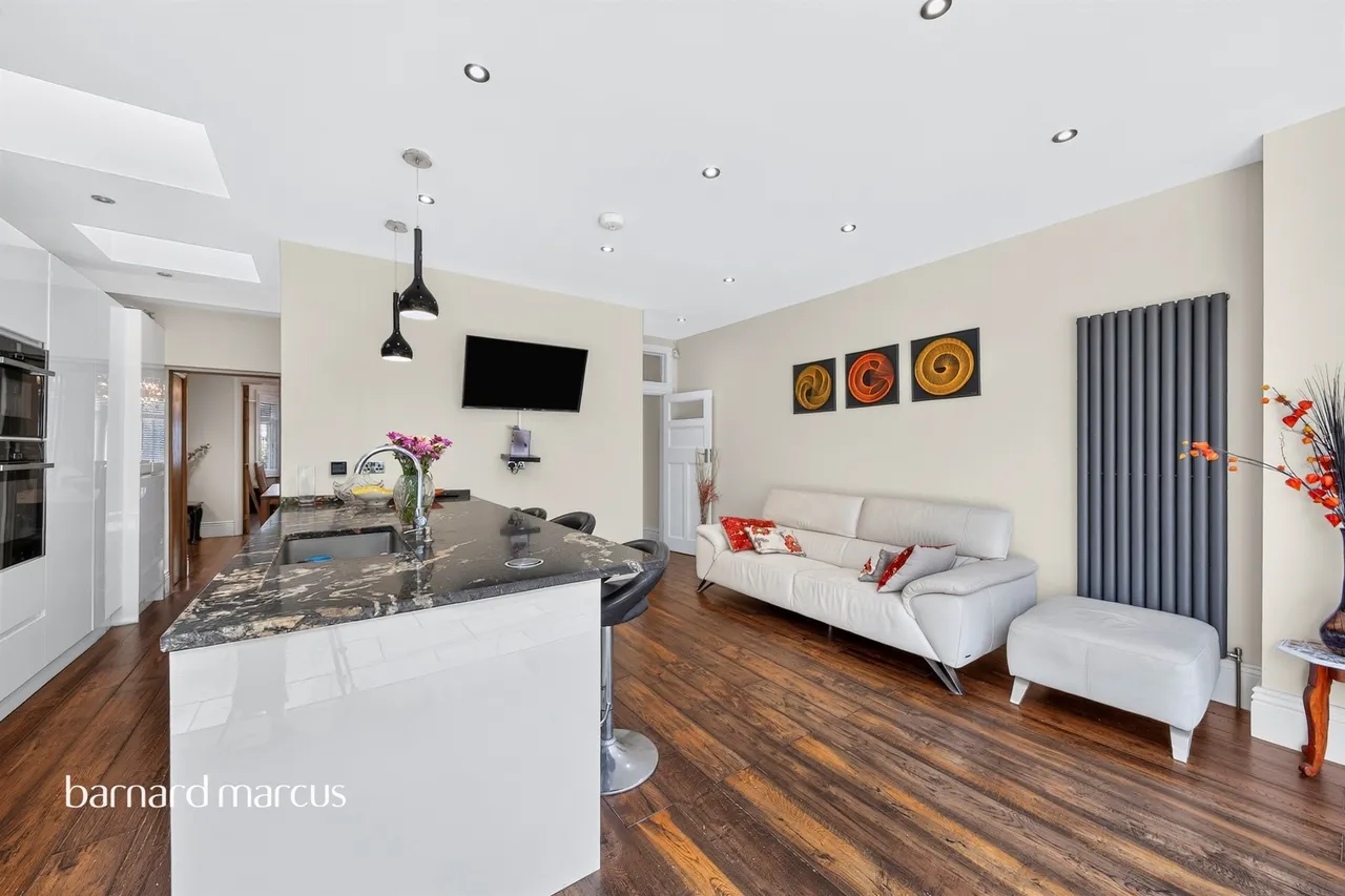 Ashurst Road, London, N12, photo 15
