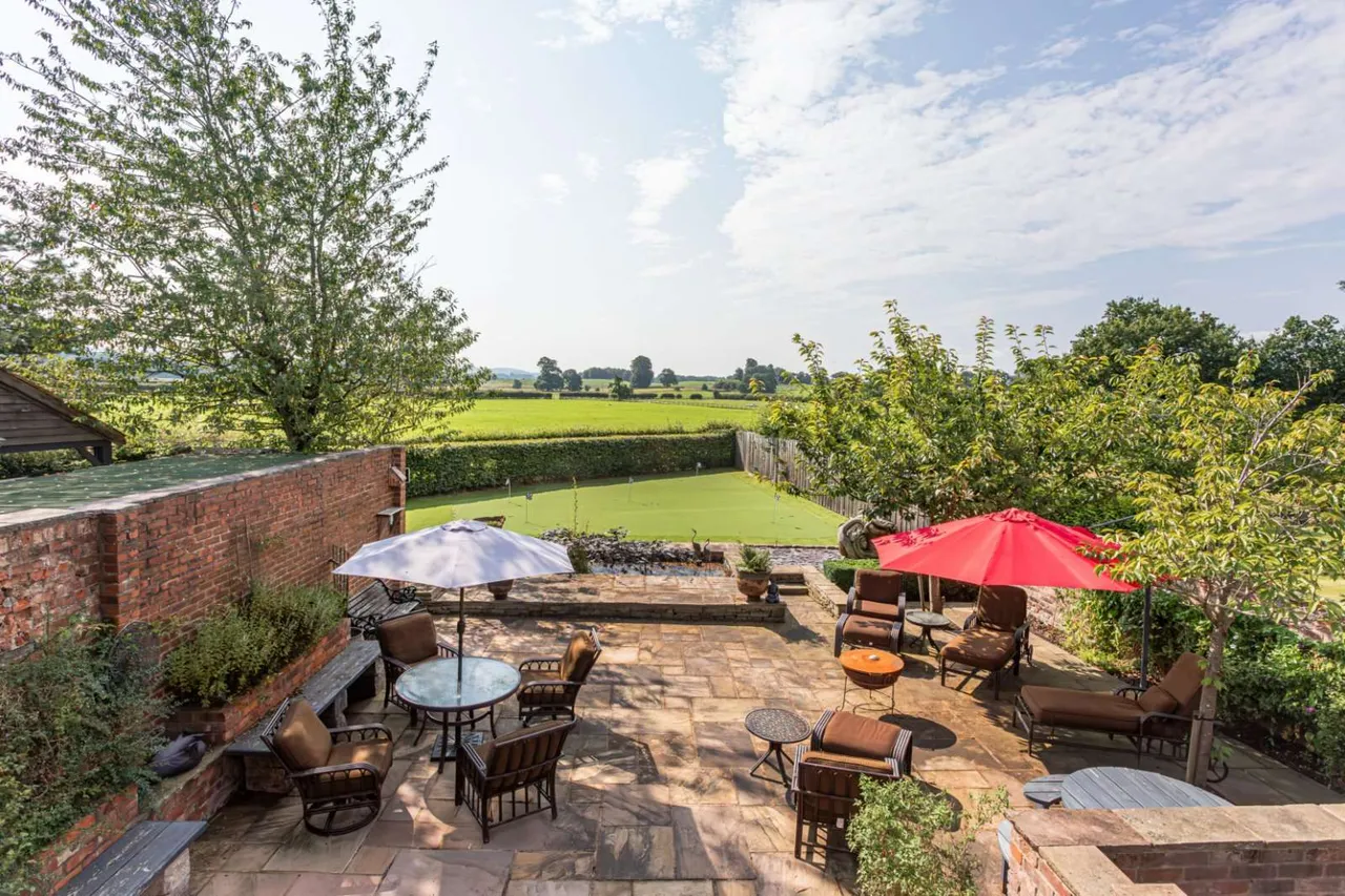Mill Lane, Prestbury, Macclesfield, Cheshire, SK10 4LT, photo 6