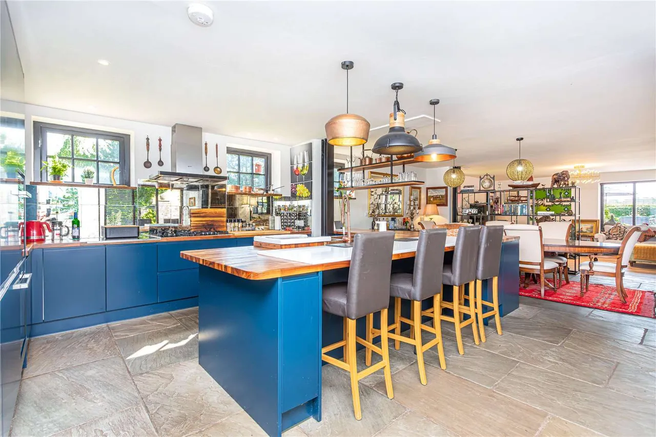 Mill Lane, Prestbury, Macclesfield, Cheshire, SK10 4LT, photo 4