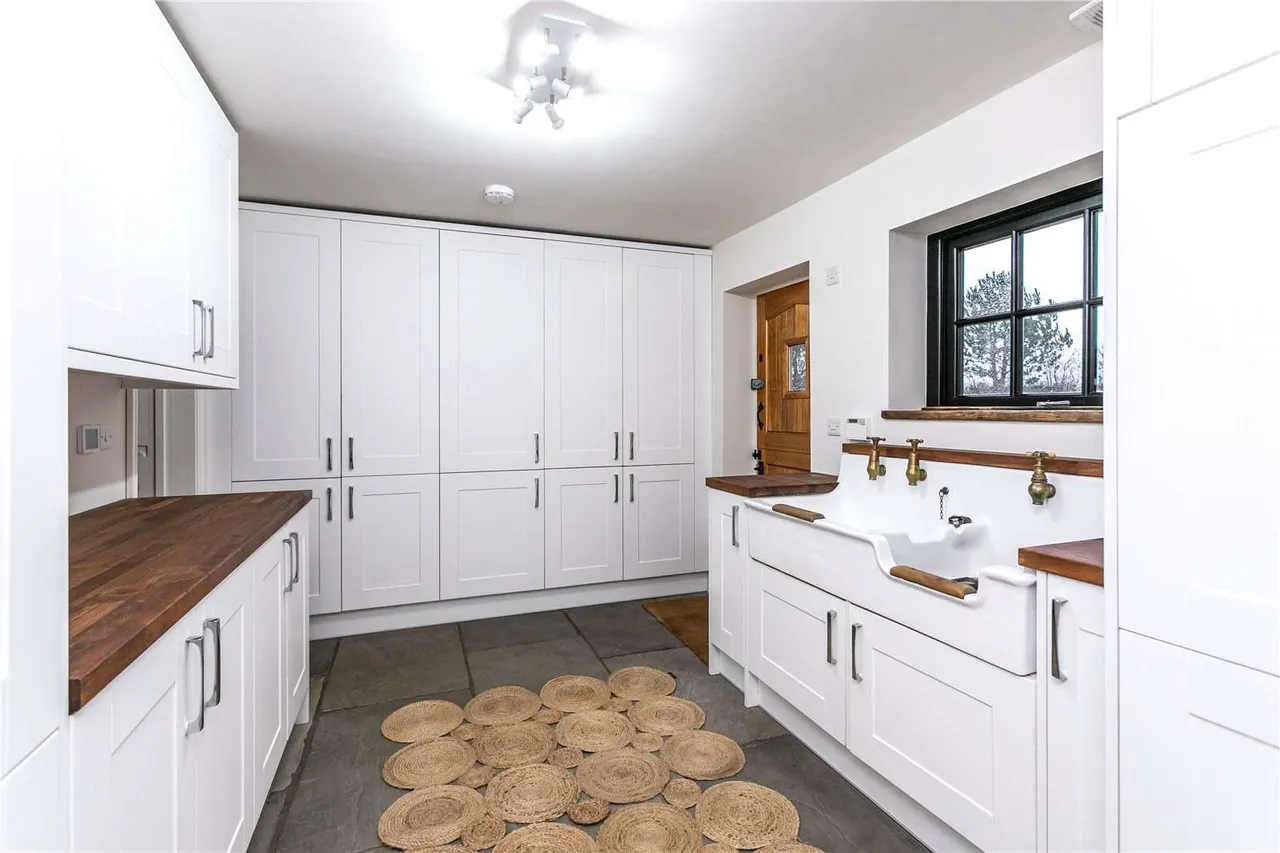 Mill Lane, Prestbury, Macclesfield, Cheshire, SK10 4LT, photo 9