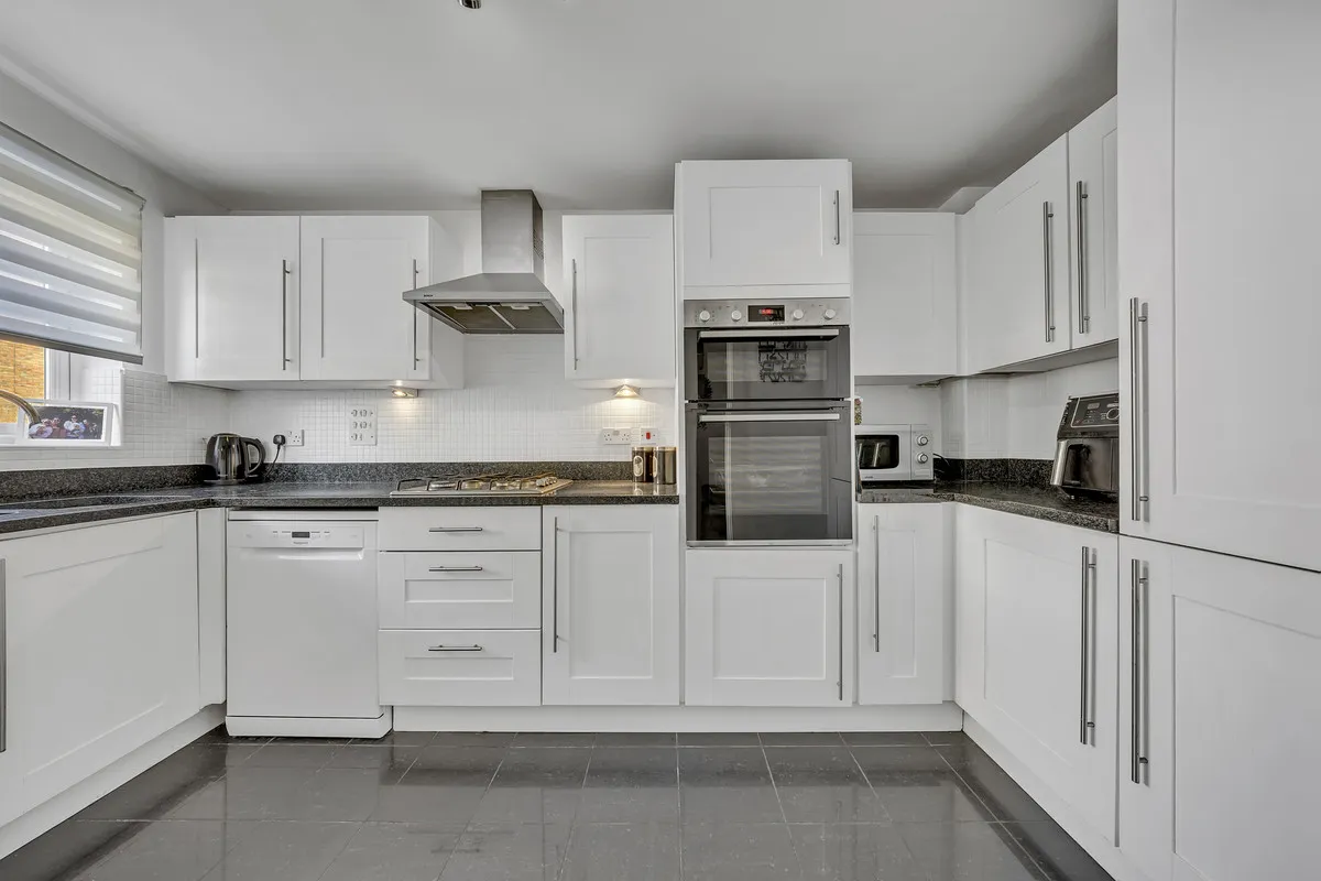 Bushy Close, Essex, Romford, RM1 4WN, photo 3