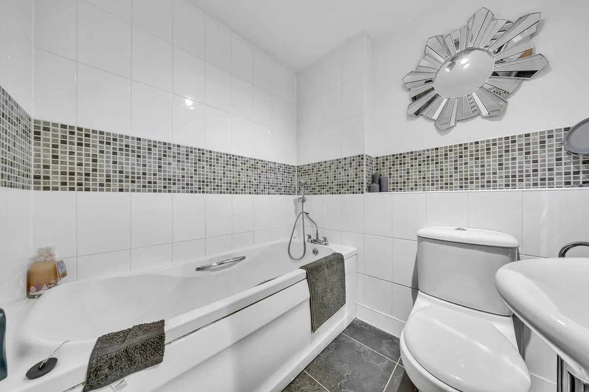 Bushy Close, Essex, Romford, RM1 4WN, photo 16