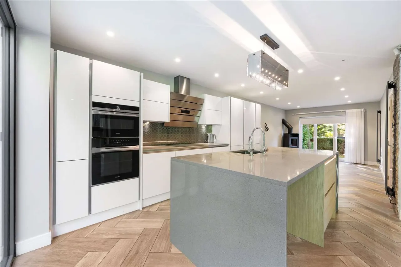 Fletsand Road, Wilmslow, Cheshire, SK9 2AD, photo 2