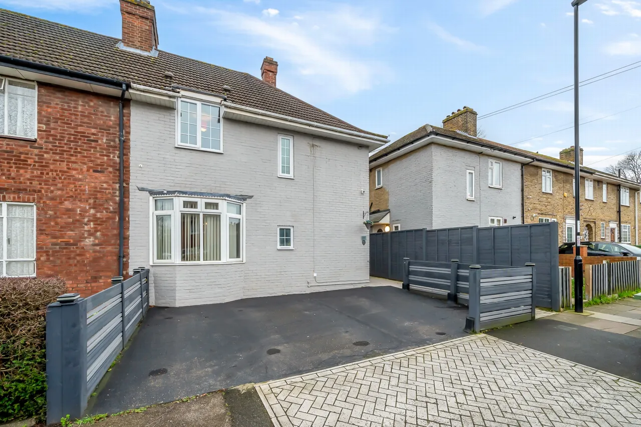 3 bed house for sale — Randlesdown Road, Bellingham, SE6 3SR