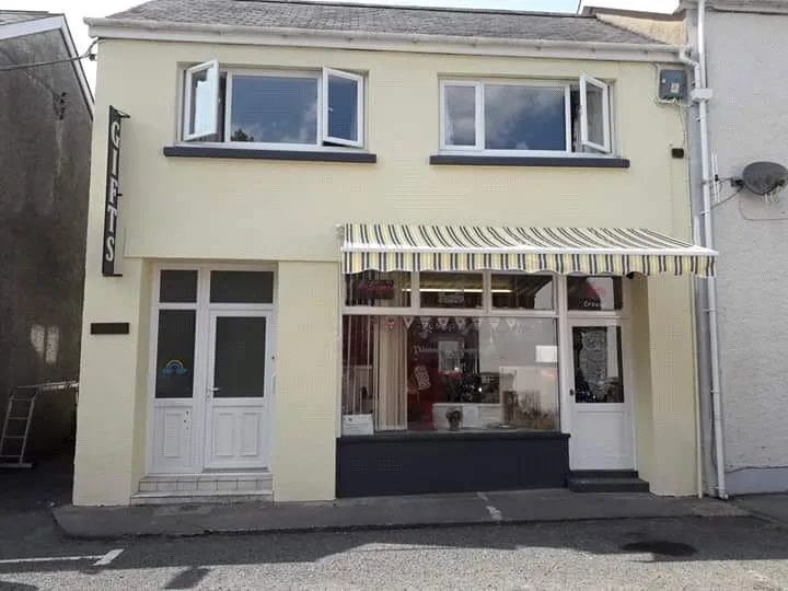 2 bed flat for sale, Dewi Road, Tregaron, SY25