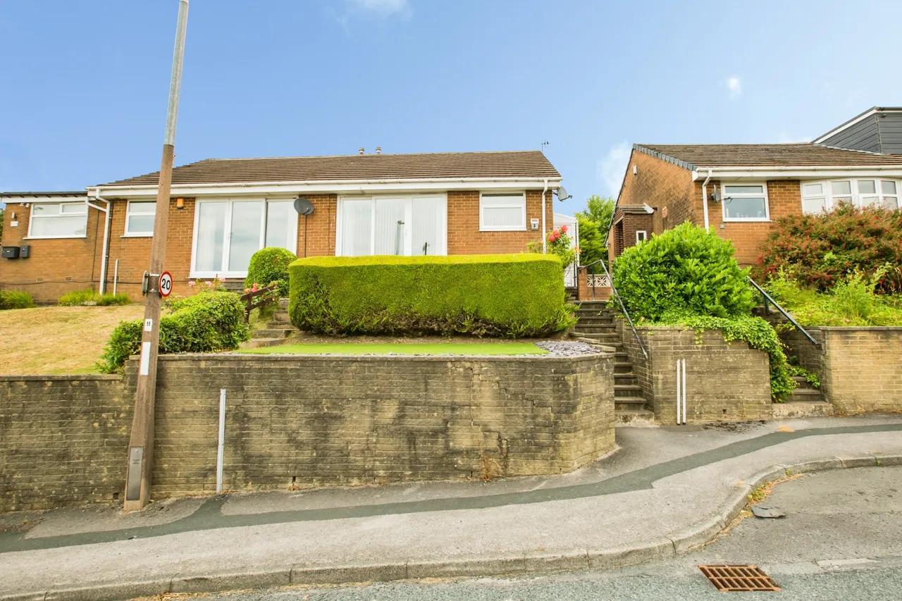 2 bed house for sale — Belgrave Avenue, Halifax
