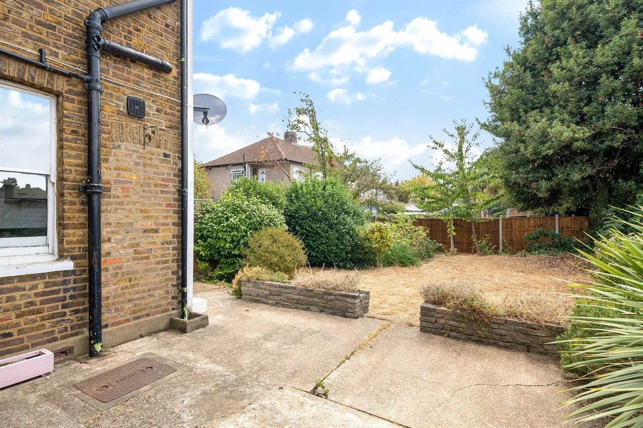Bell Road, Enfield, EN1, photo 2