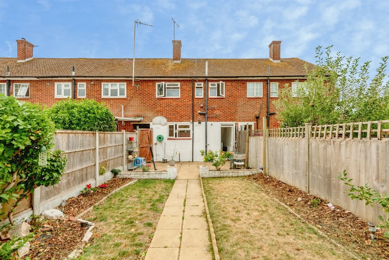 Taynton Drive, Merstham, Redhill, photo 12