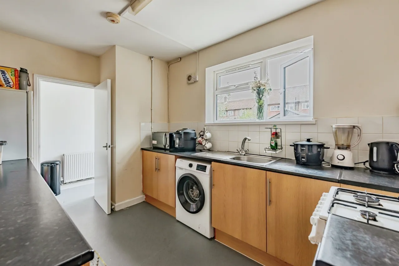 Taynton Drive, Merstham, Redhill, photo 6