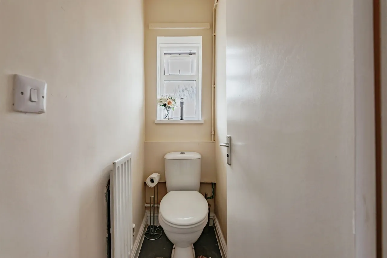 Taynton Drive, Merstham, Redhill, photo 11