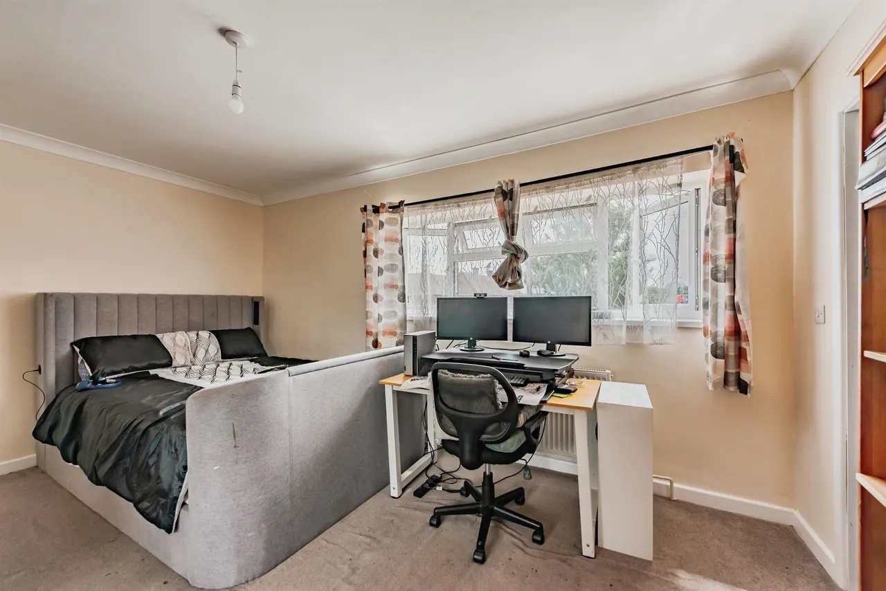 Taynton Drive, Merstham, Redhill, photo 7