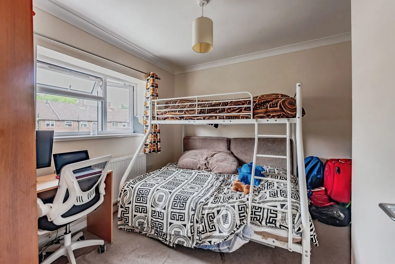Taynton Drive, Merstham, Redhill, photo 9