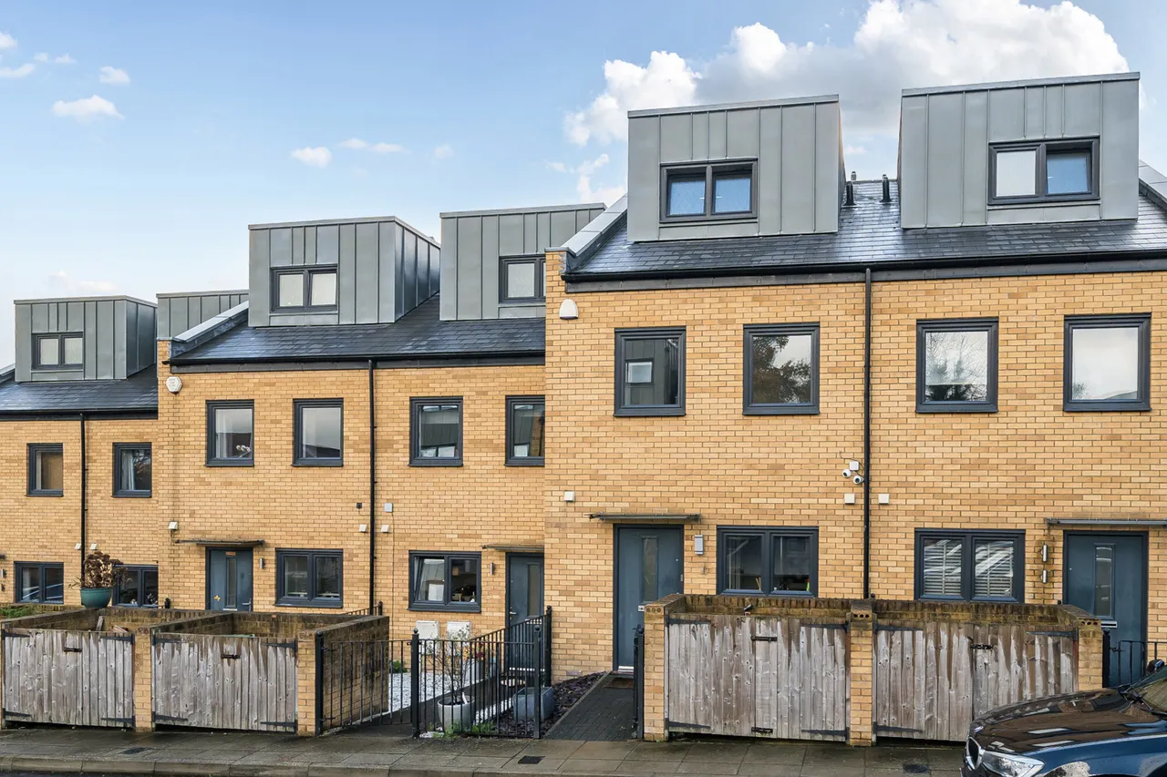 3 bed house for sale, Swannells Walk, Chorleywood, WD3