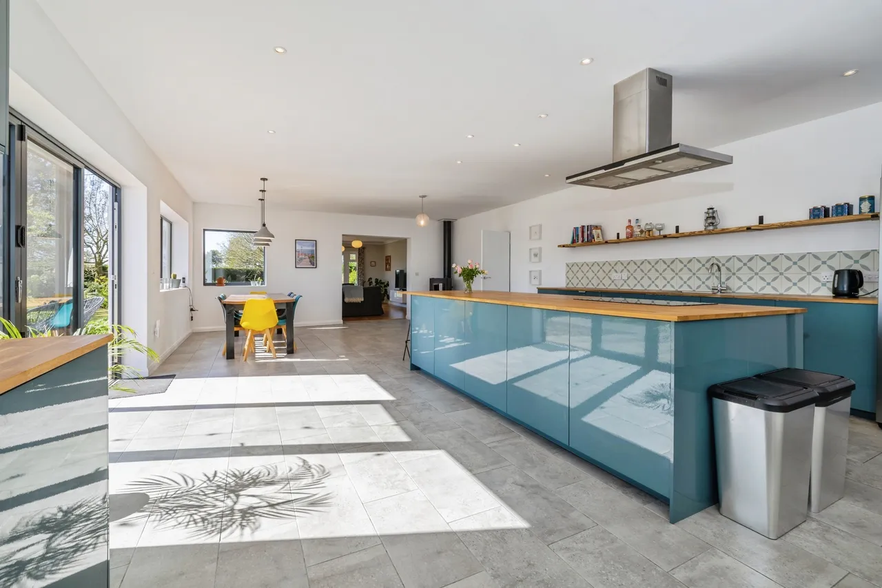 5 bed house for sale — Eagle Road, Spalford, Newark