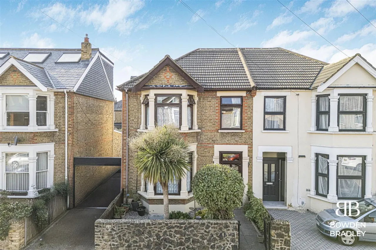 3 bed house for sale — Beddington Road, Ilford, IG3
