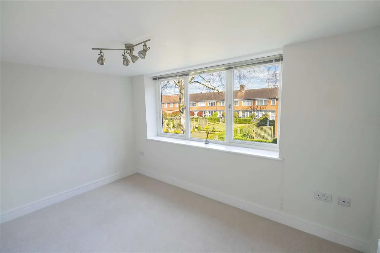 Burnham Square, Upper Froyle, Alton, Hampshire, GU34 4FB, photo 8