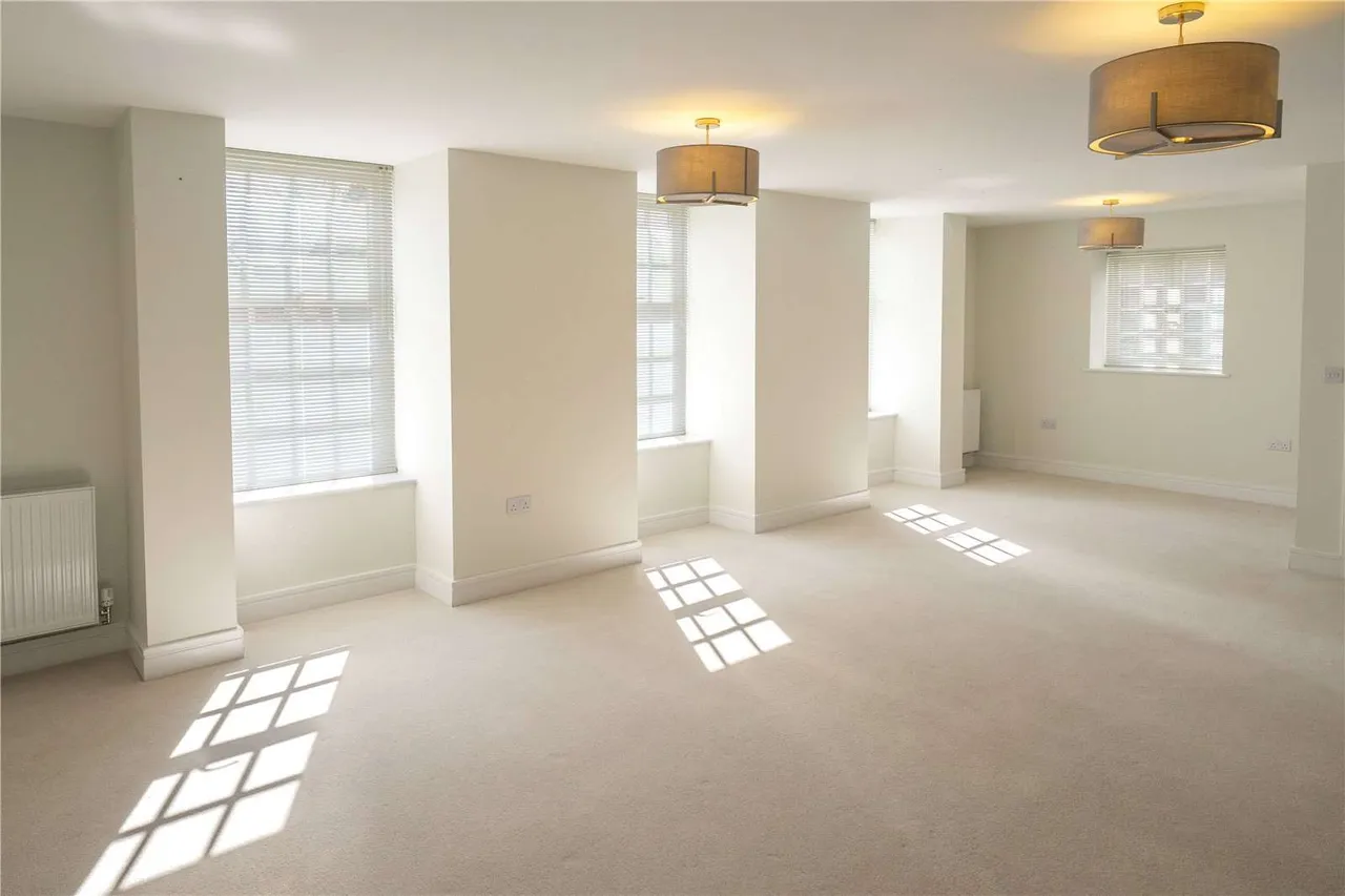 Burnham Square, Upper Froyle, Alton, Hampshire, GU34 4FB, photo 5