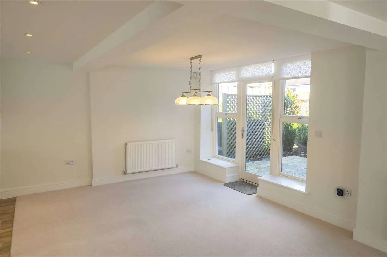 Burnham Square, Upper Froyle, Alton, Hampshire, GU34 4FB, photo 4