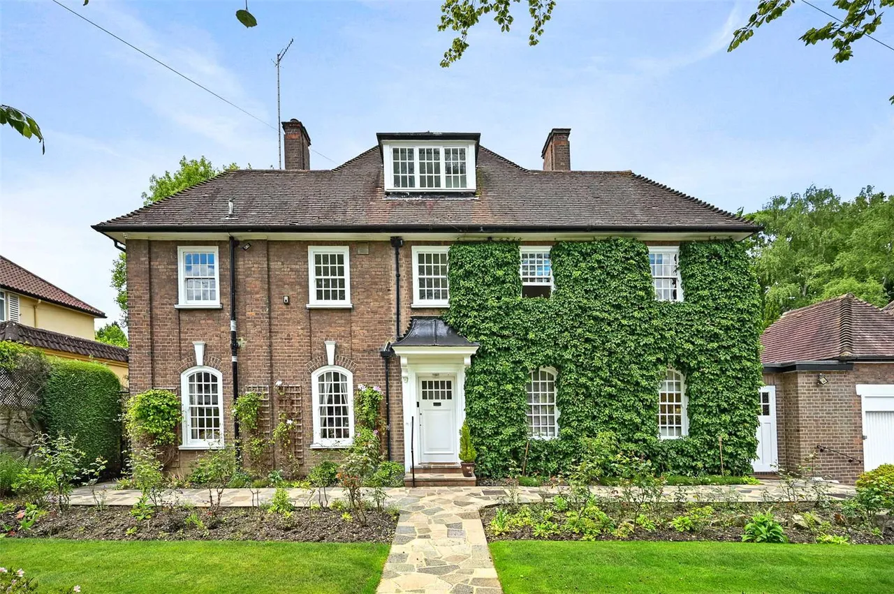 6 bed house to rent — Wolsey Road, Northwood, Middlesex, HA6 2EW
