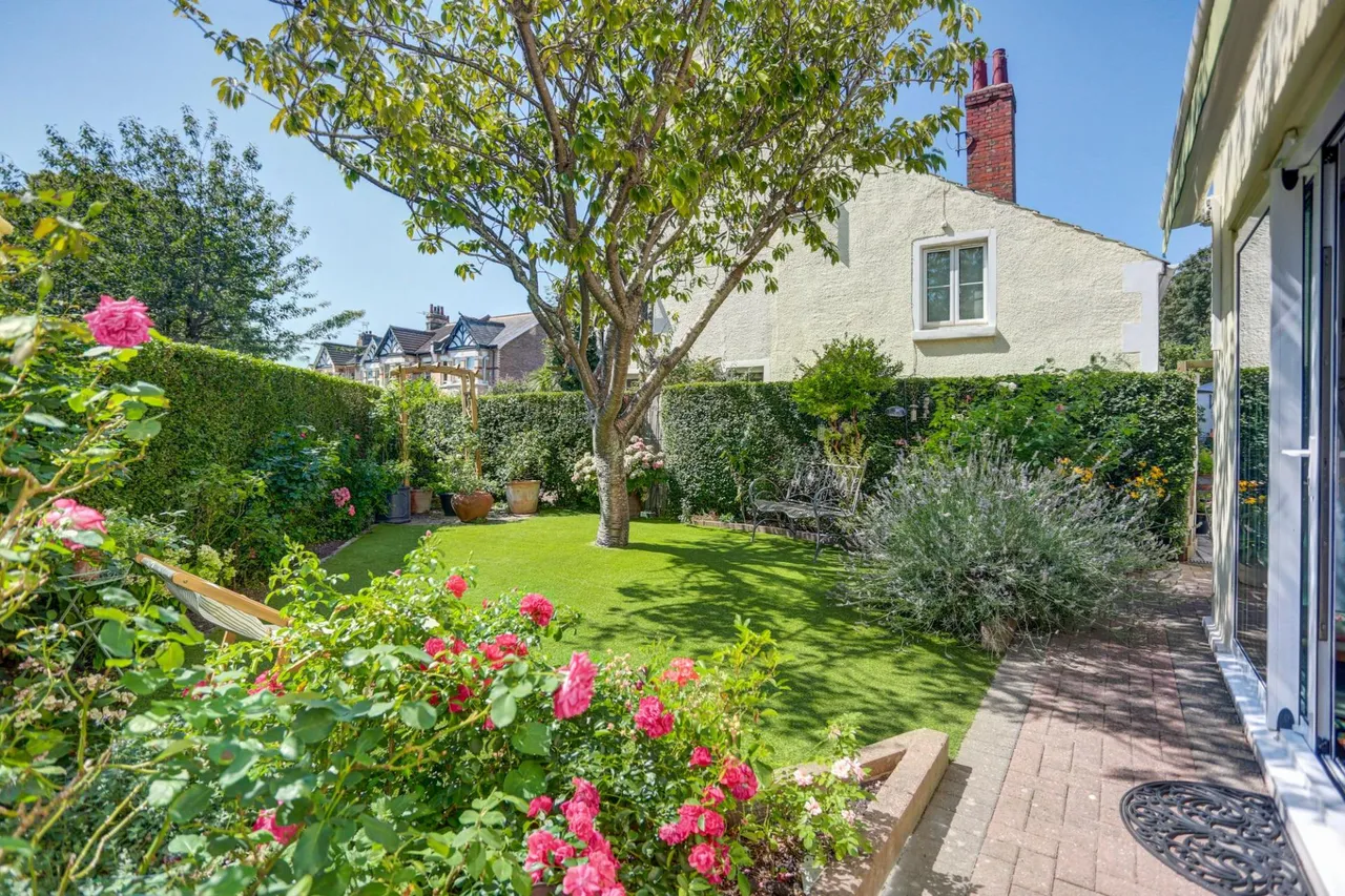 Cherry Cottage, The Green, BN42, photo 23