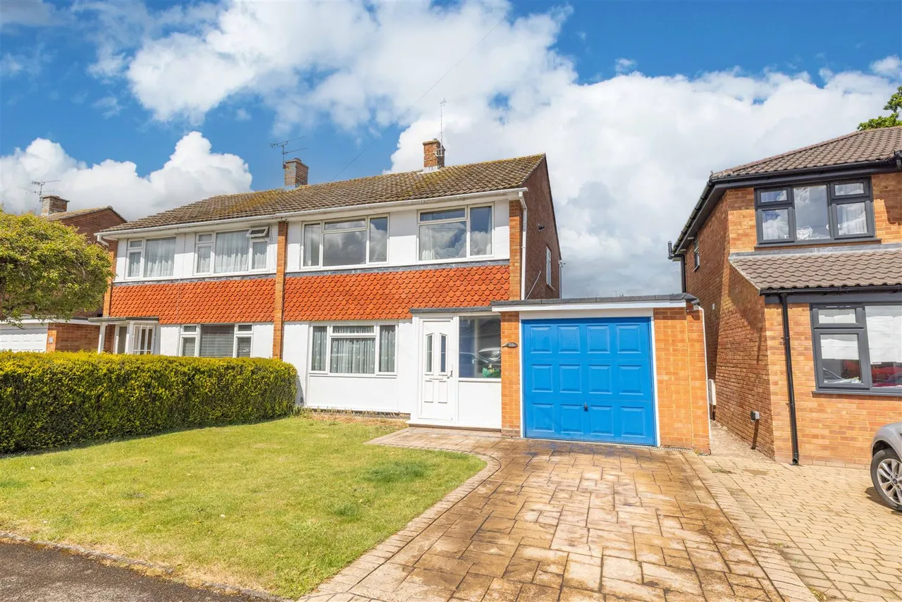 3 bed house for sale — Longmead, Windsor, SL4 5PZ