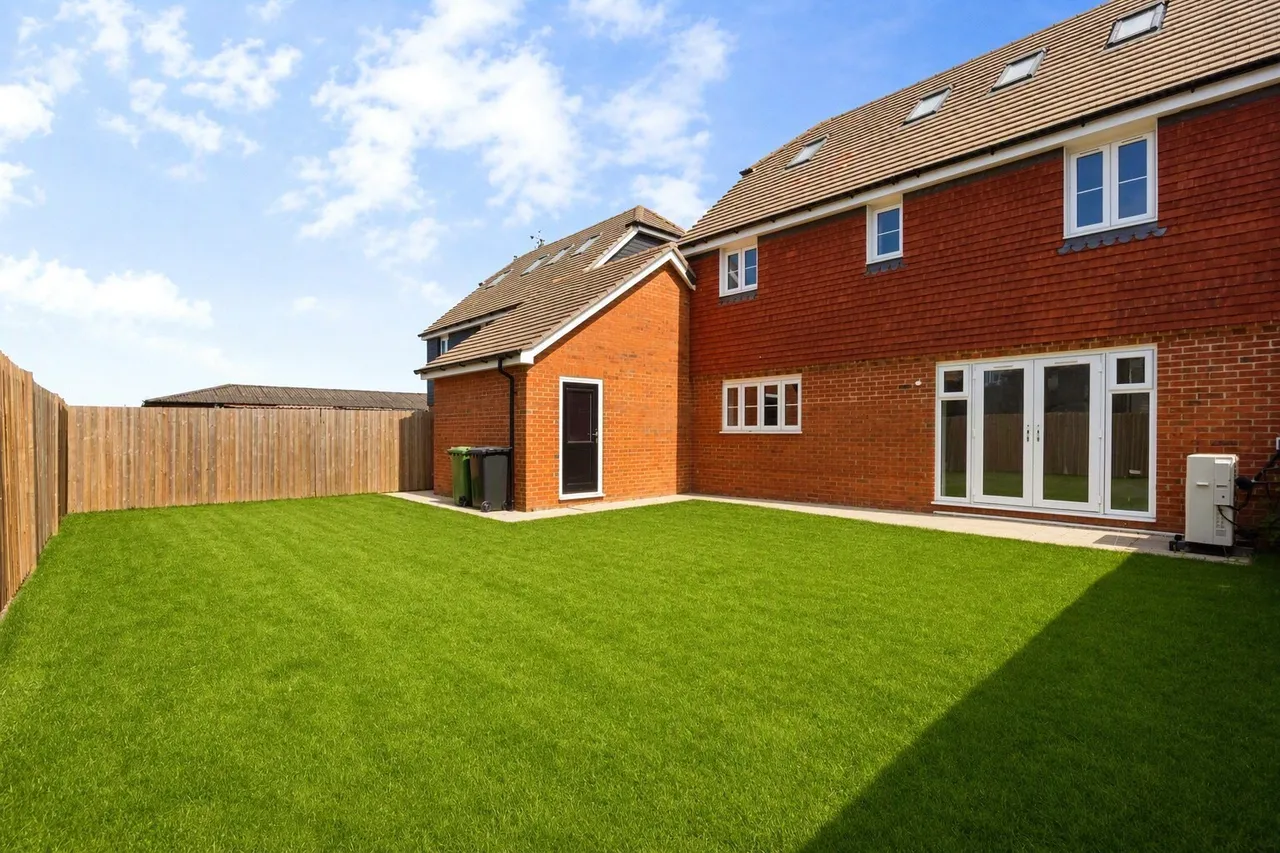 Hedgeways, Tongham, GU10, photo 3