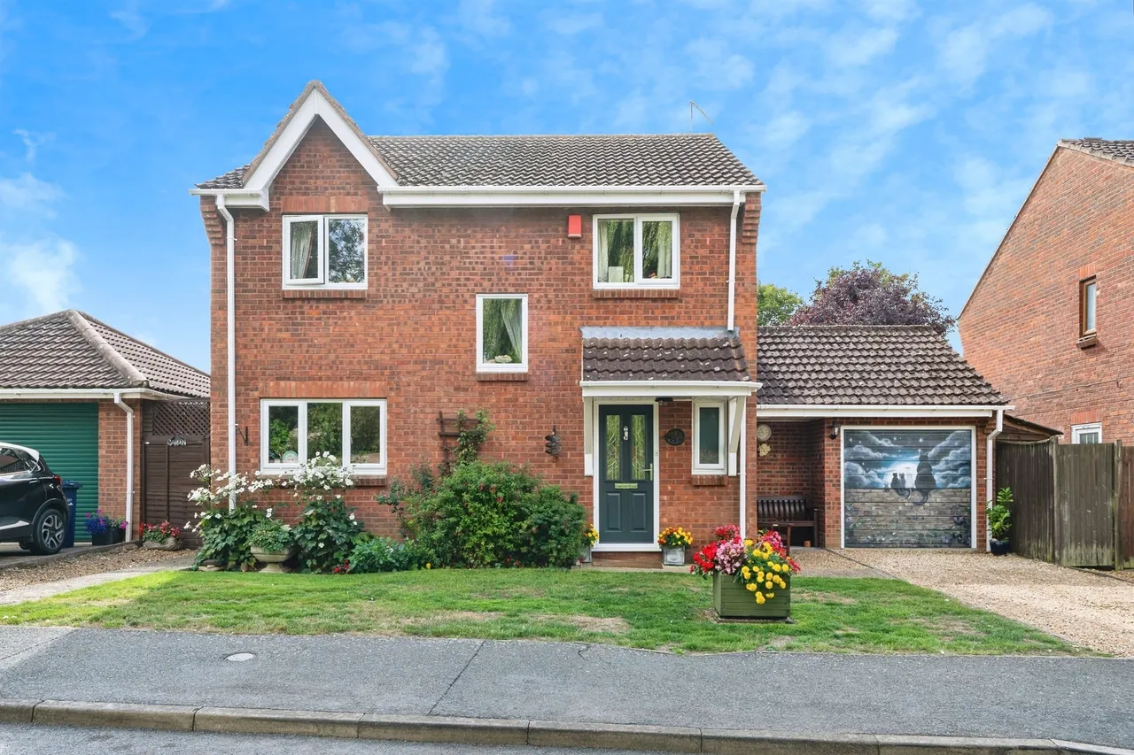 4 bed house for sale, White Hart Drive, Benwick, PE15