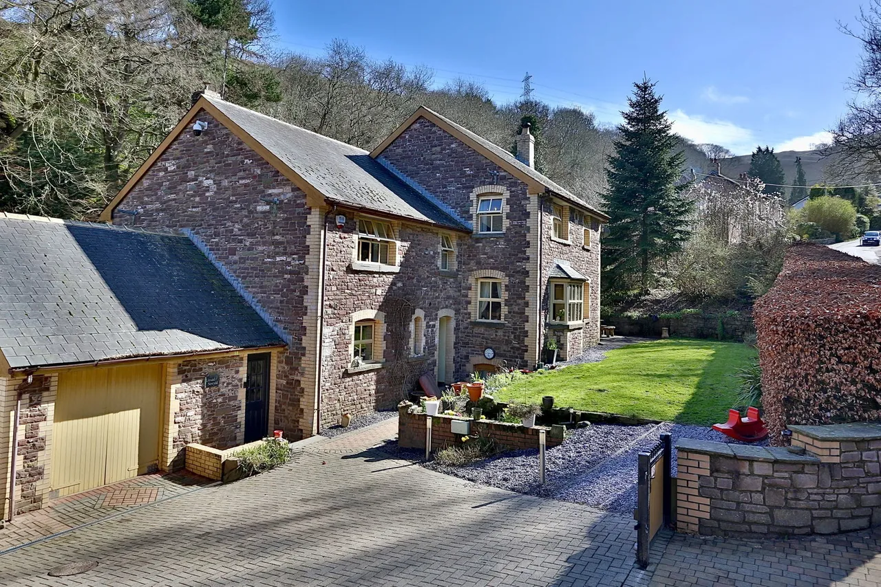 4 bed house for sale — Lleaud Newydd, Lower Station Road, Clydach, Abergavenny, Monmouthshire, NP7 0LY