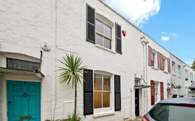 2 bed house for sale — Stylish 2/3 Bedroom Mews House Roof ...