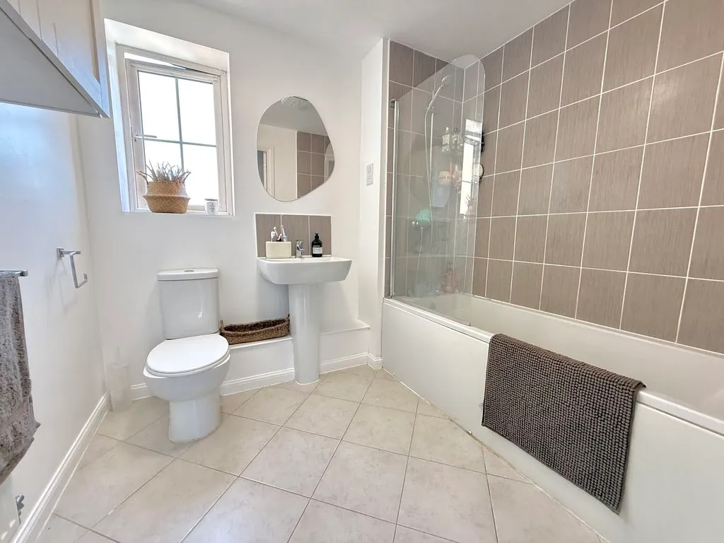 Design Drive, Dunstable LU6 1FS, photo 5