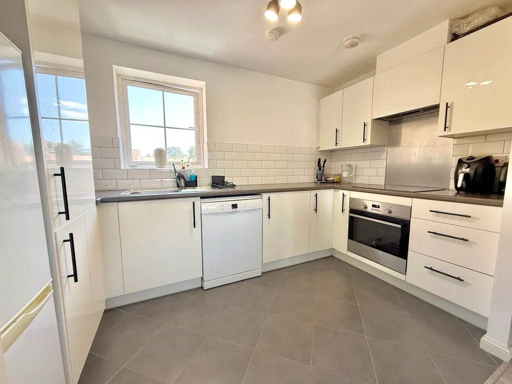 Design Drive, Dunstable LU6 1FS, photo 2