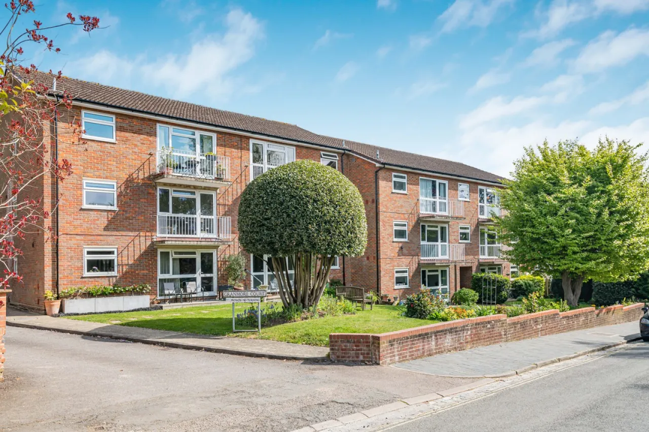 2 bed flat for sale — Cranmore Court, Avenue Road, St. Albans, Hertfordshire