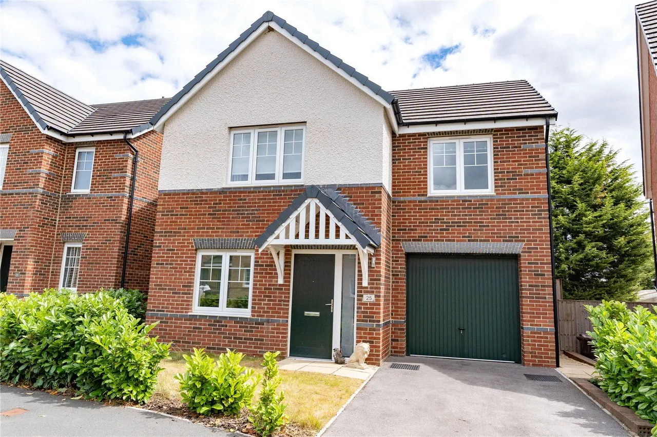 3 bed house for sale, Meadow Drive, Micklefield, LS25