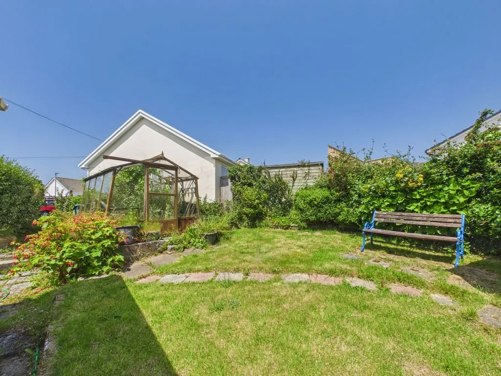 Glendale Crescent, Redruth, photo 4