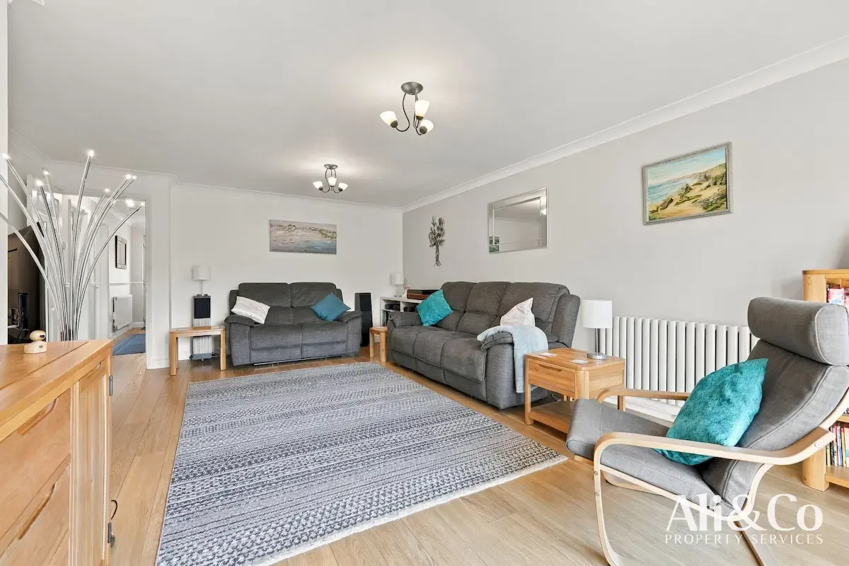 Calshot Avenue, Grays, photo 8
