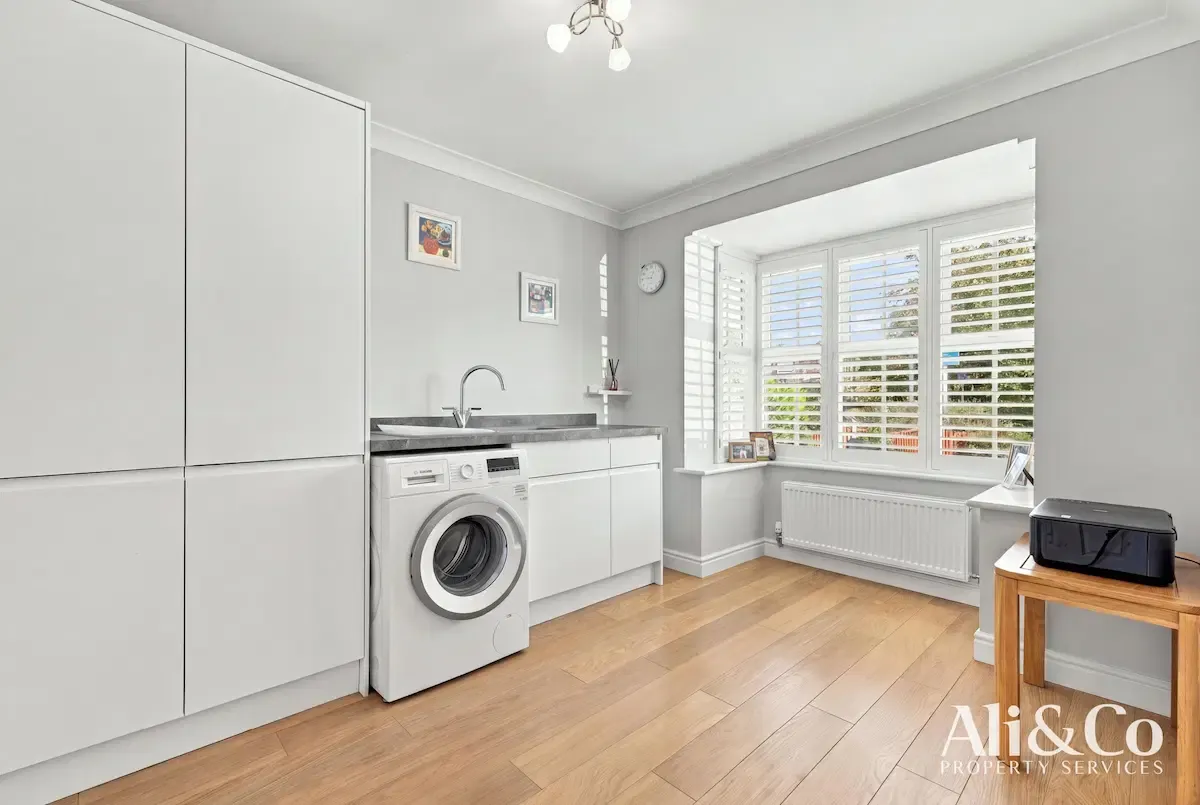 Calshot Avenue, Grays, photo 12
