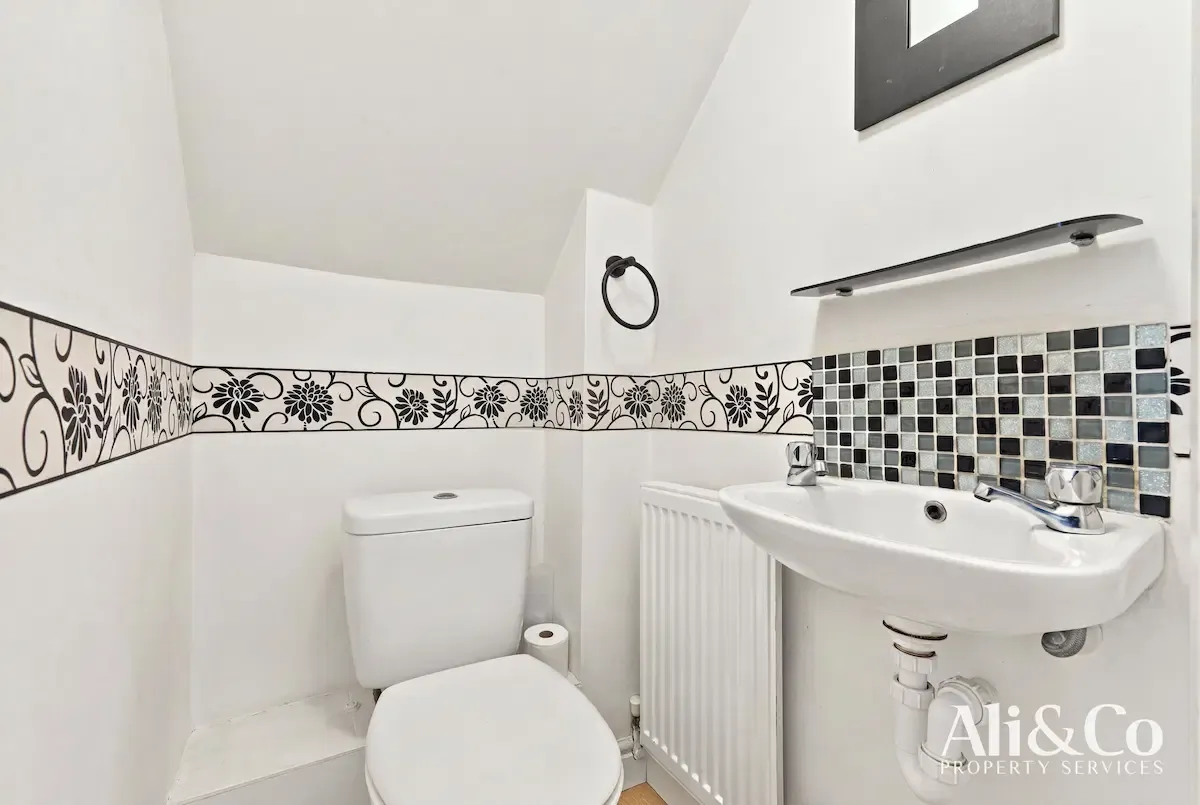 Calshot Avenue, Grays, photo 14