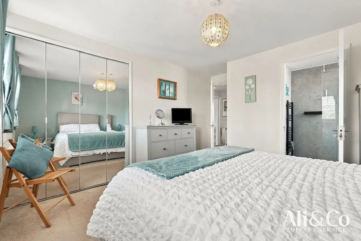 Calshot Avenue, Grays, photo 17