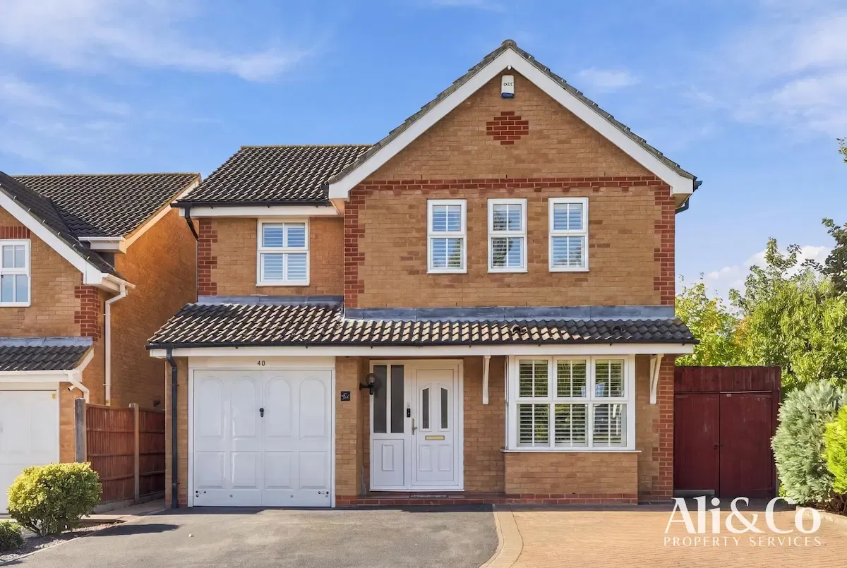 4 bed house for sale, Calshot Avenue, Grays