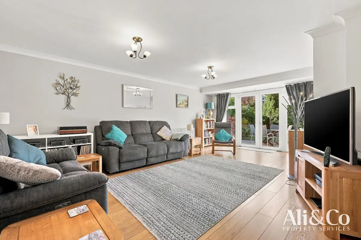 Calshot Avenue, Grays, photo 10