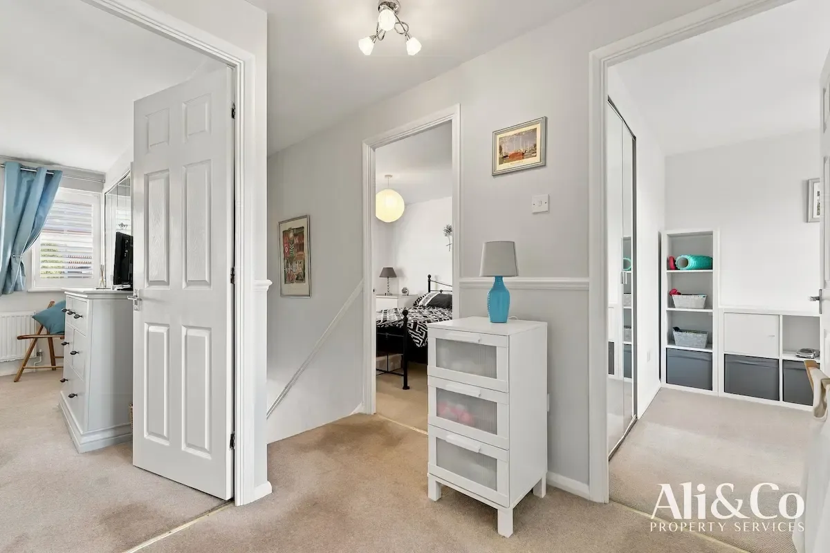 Calshot Avenue, Grays, photo 15