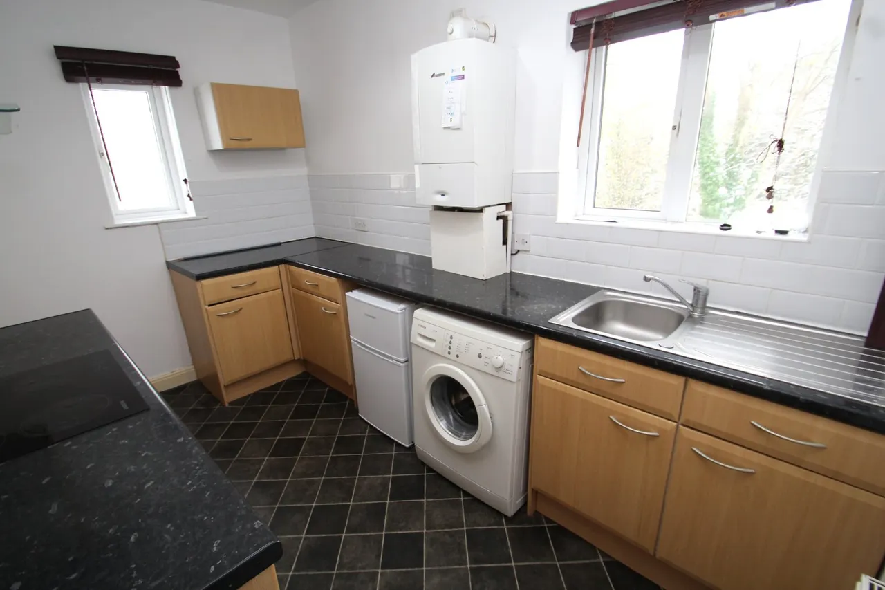 Sandringham Crescent, Leeds, LS17, photo 3