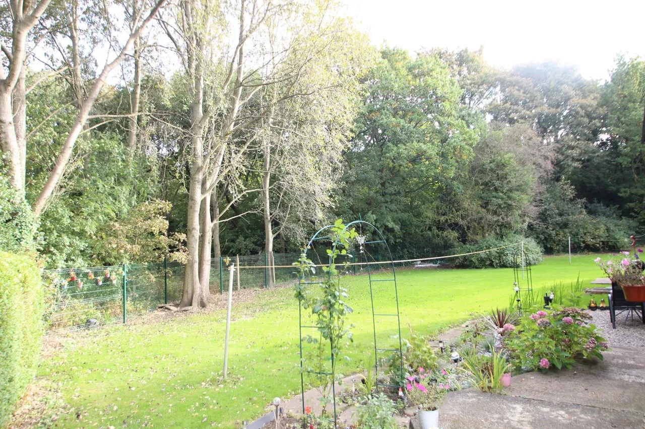 Sandringham Crescent, Leeds, LS17, photo 11