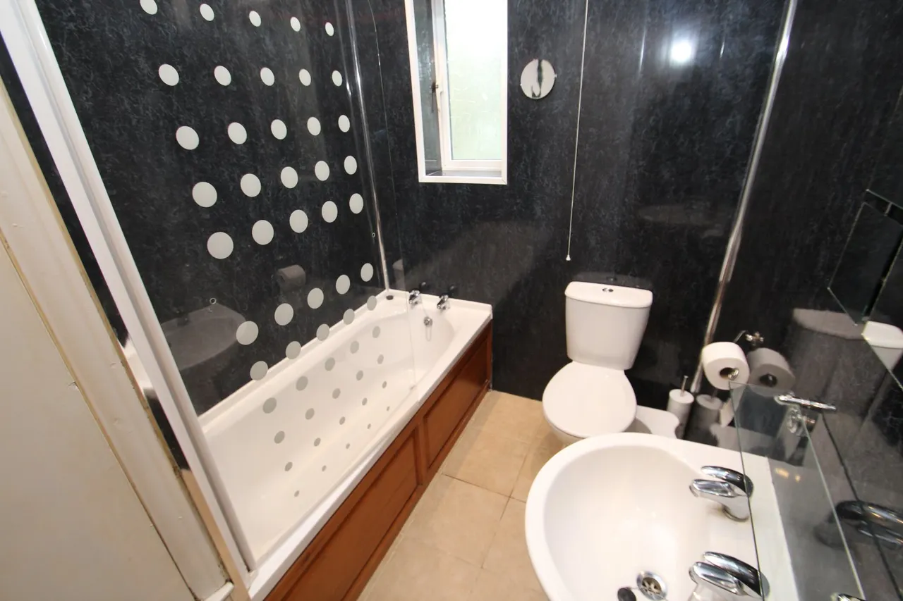 Sandringham Crescent, Leeds, LS17, photo 7